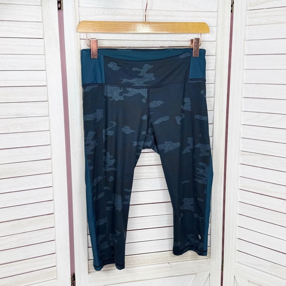 Lululemon Clip In Crop Capri Leggings Teal Blue Camo Size 6 Athletic Yoga